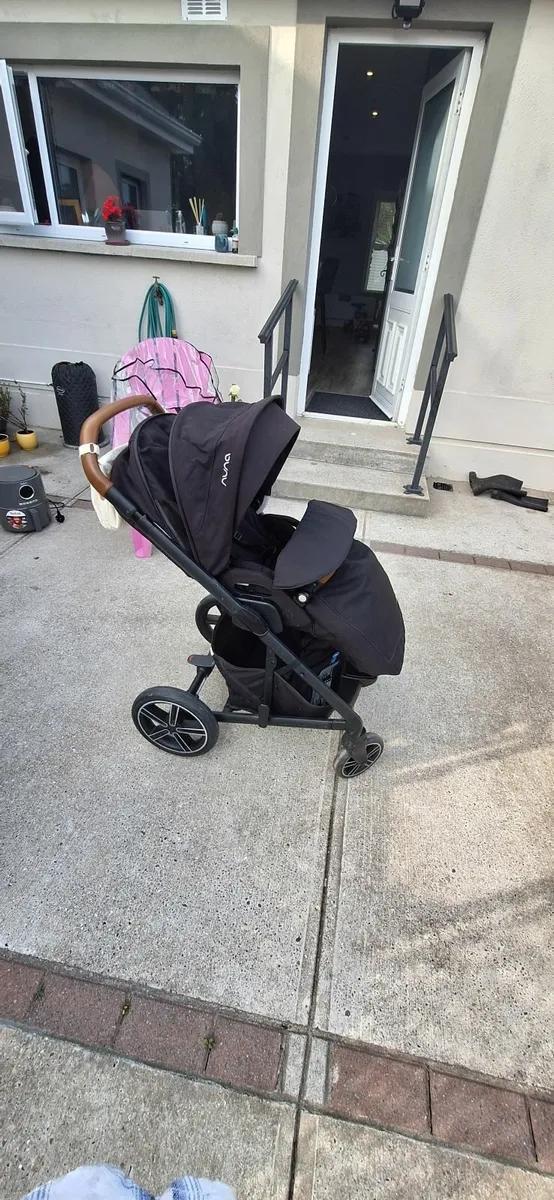 Stroller - Image 1