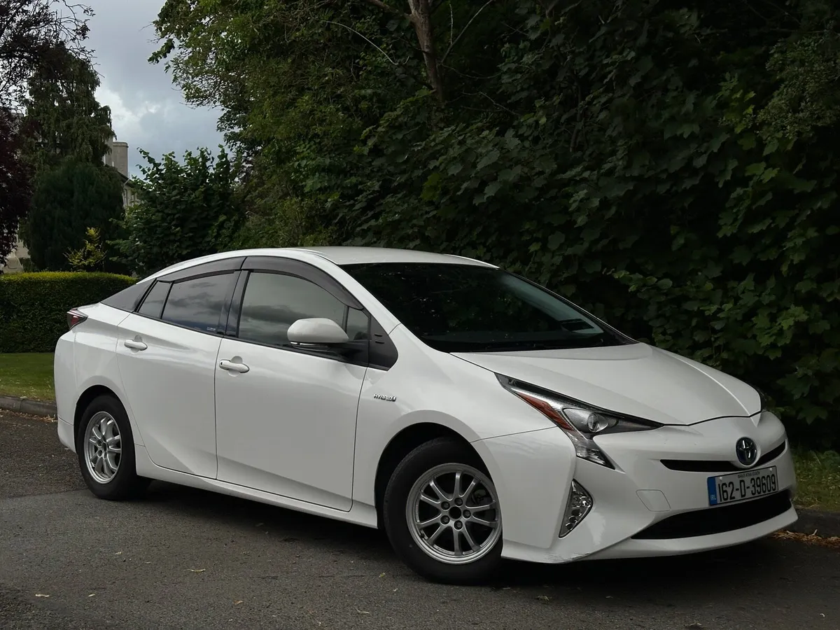 2016 TOYOTA PRIUS x2 - Image 1