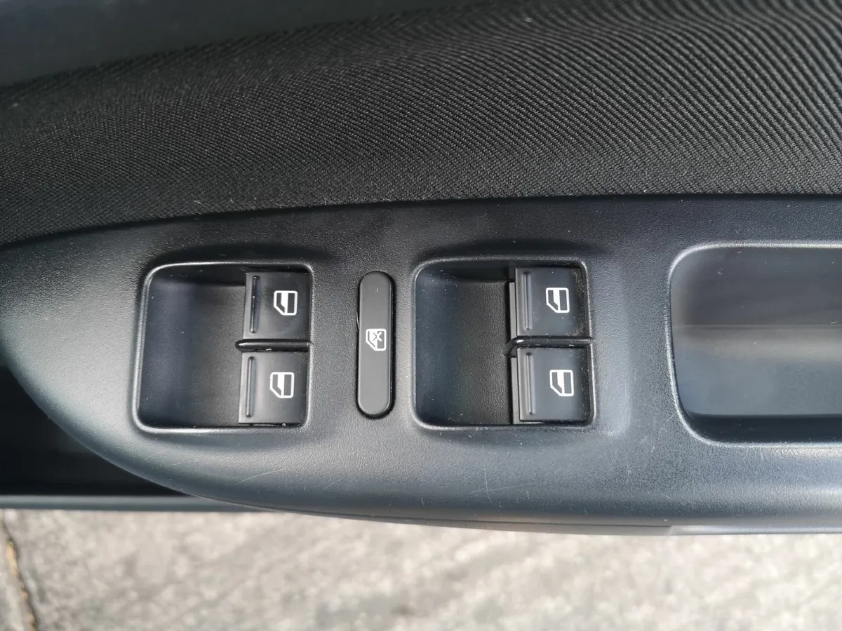 Skoda Octavia 2012 - Image 2