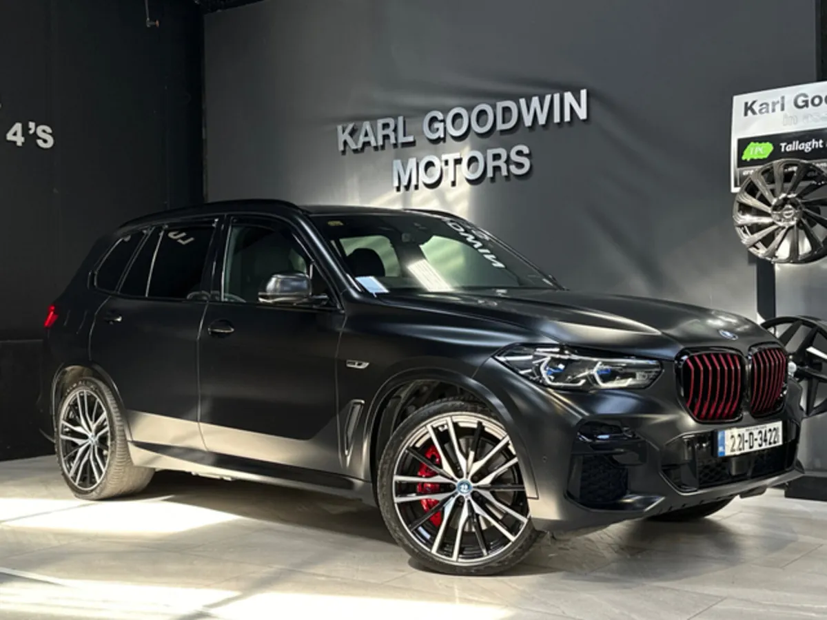 45E M SPORT BLACK VERMILION EDITION - Image 1