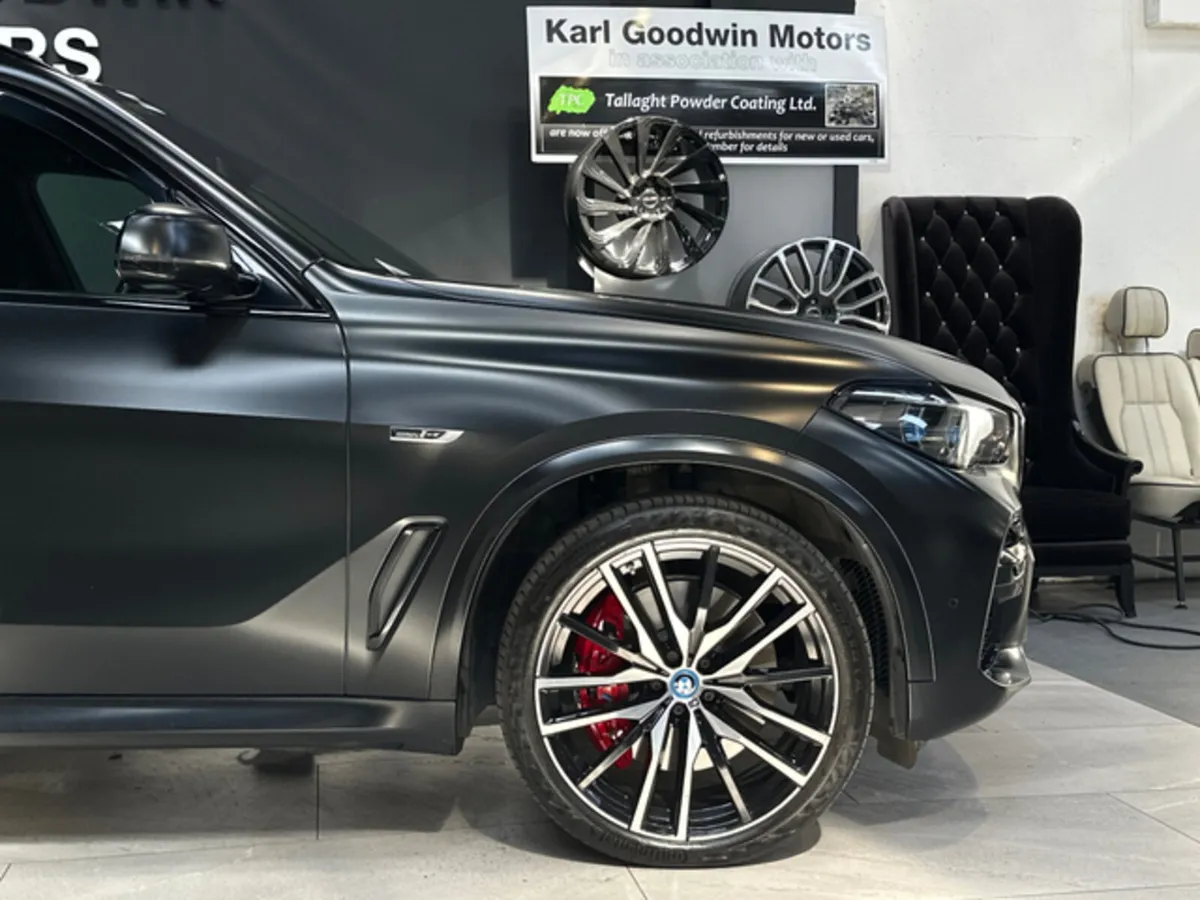 45E M SPORT BLACK VERMILION EDITION - Image 2