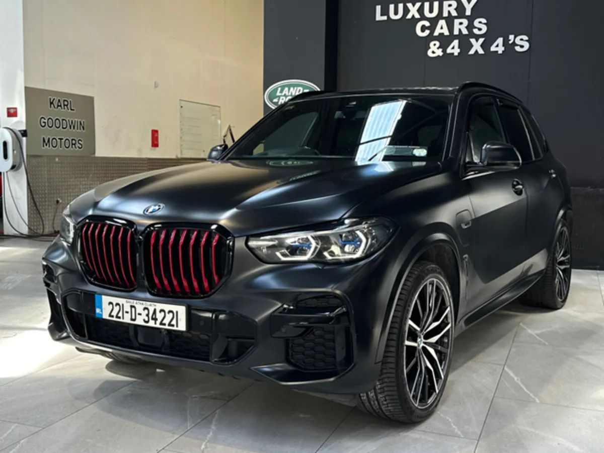 45E M SPORT BLACK VERMILION EDITION - Image 3