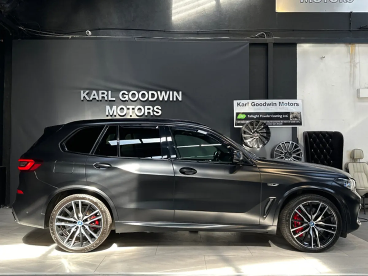 45E M SPORT BLACK VERMILION EDITION - Image 4