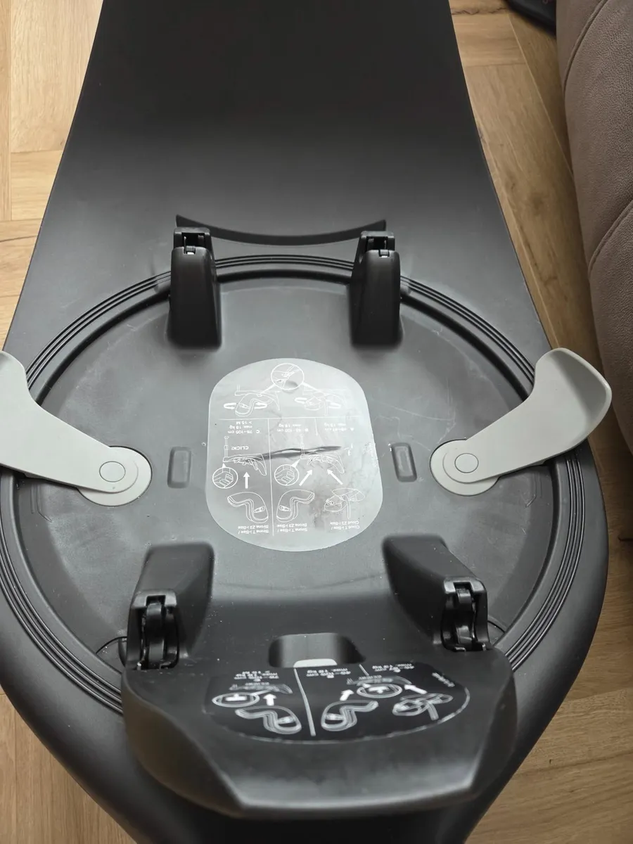 Cybex Baby car seat - Image 1