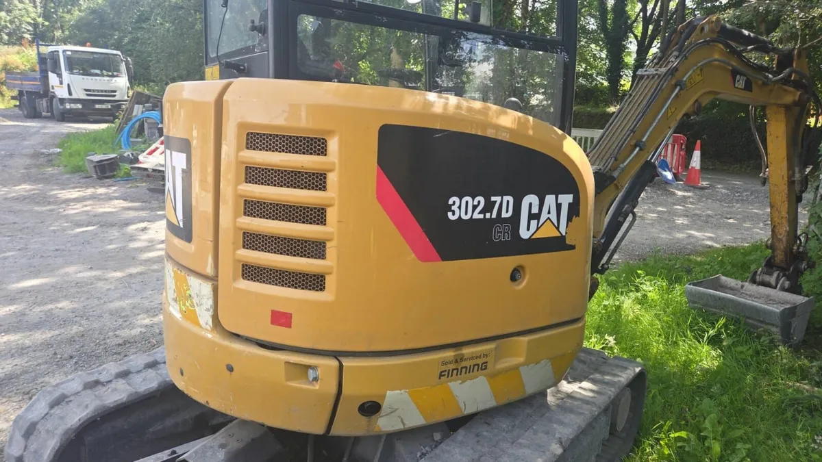 2018 Cat 302.7 digger & 3 buckets - Image 1