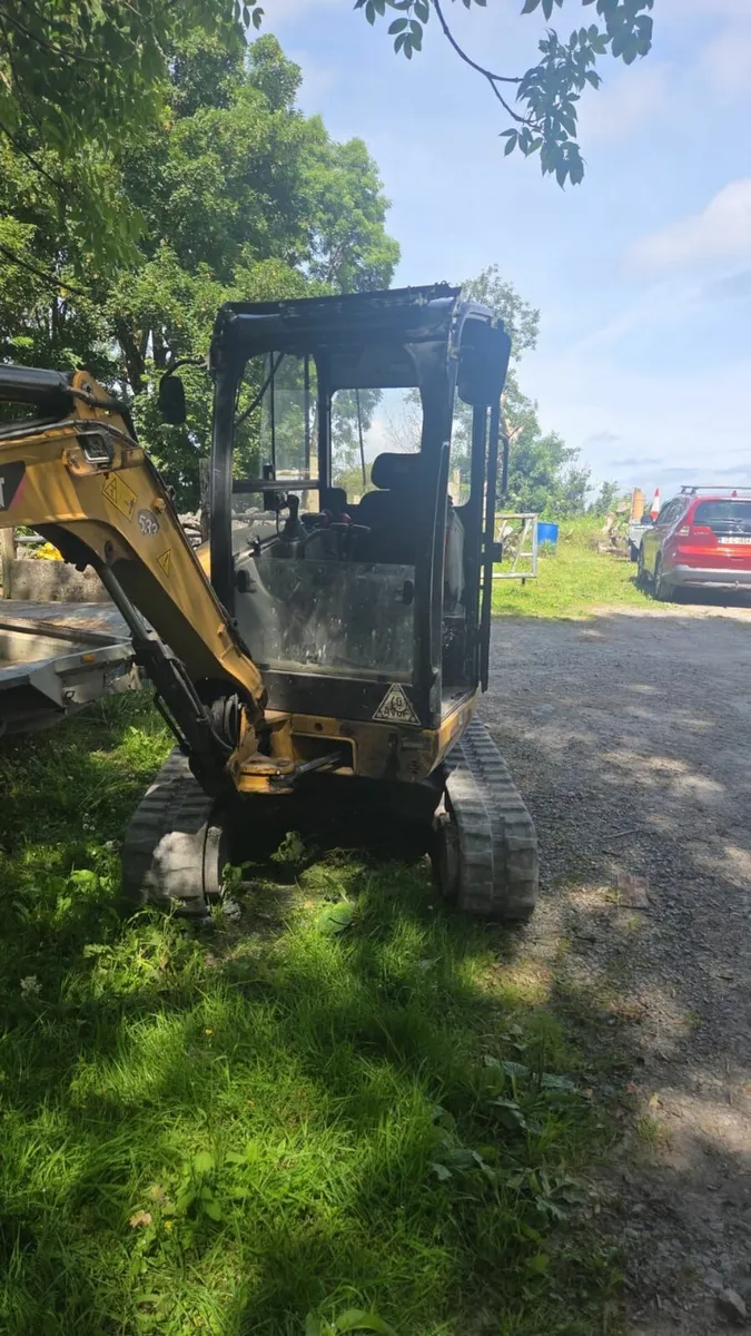 2018 Cat 302.7 digger & 3 buckets - Image 2