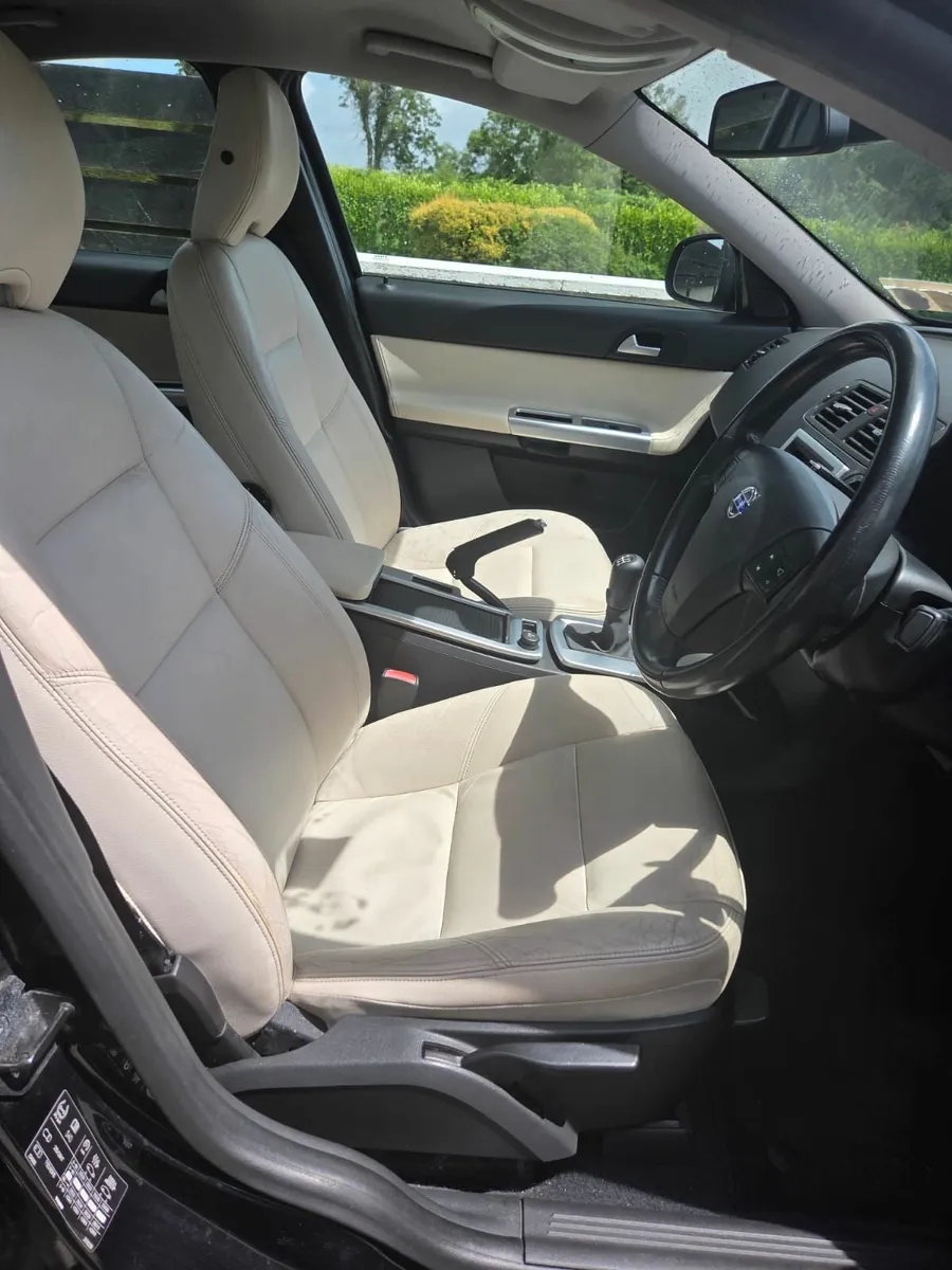 Volvo S40 2011 - Image 2