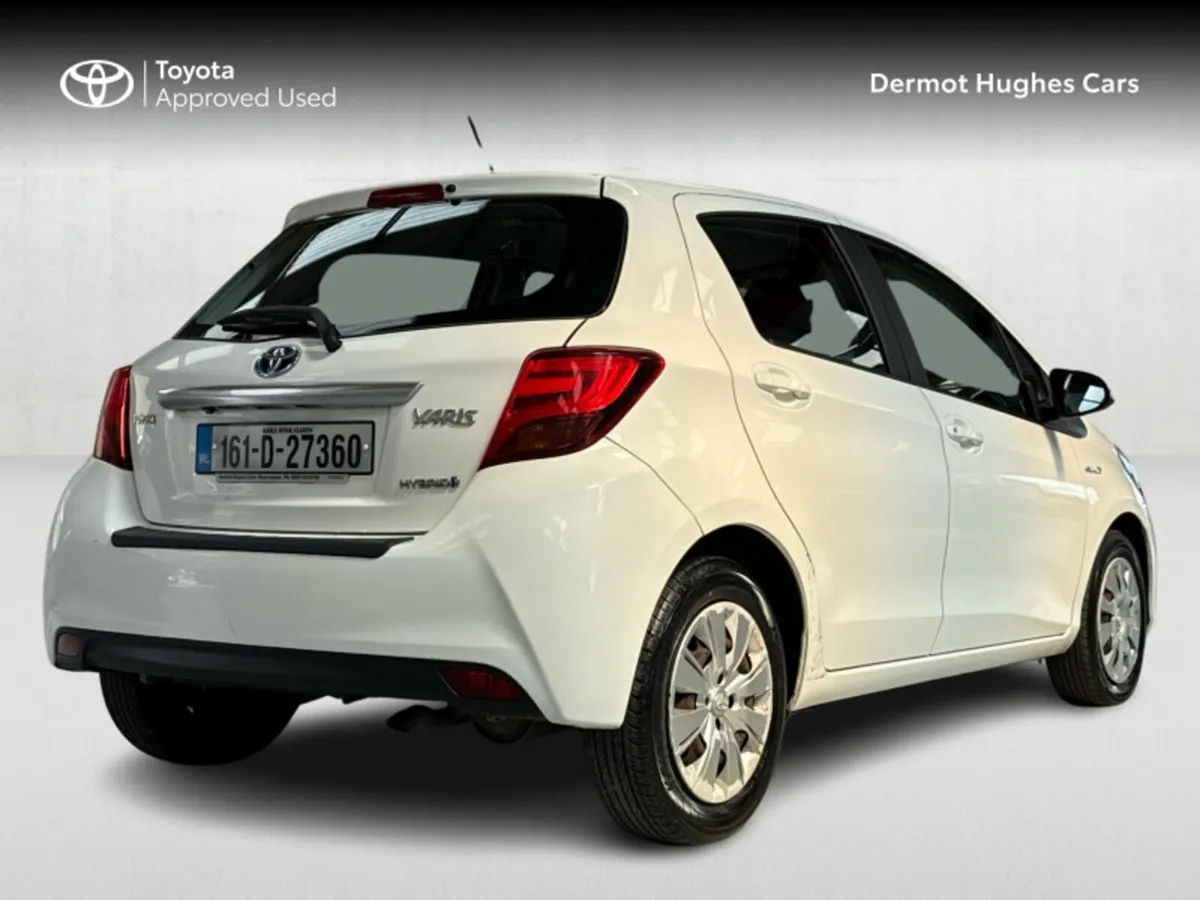 Toyota Yaris YARIS HYBRID - Image 2