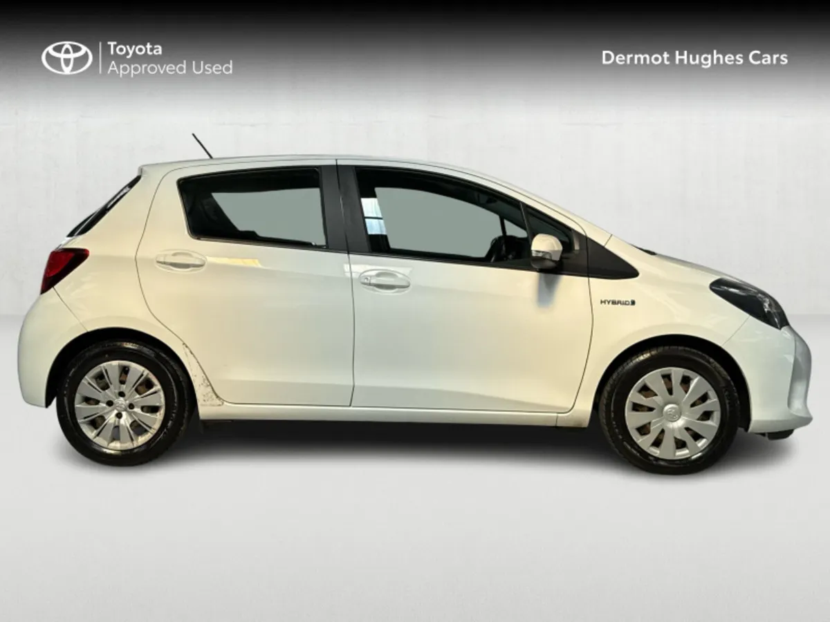 Toyota Yaris YARIS HYBRID - Image 3