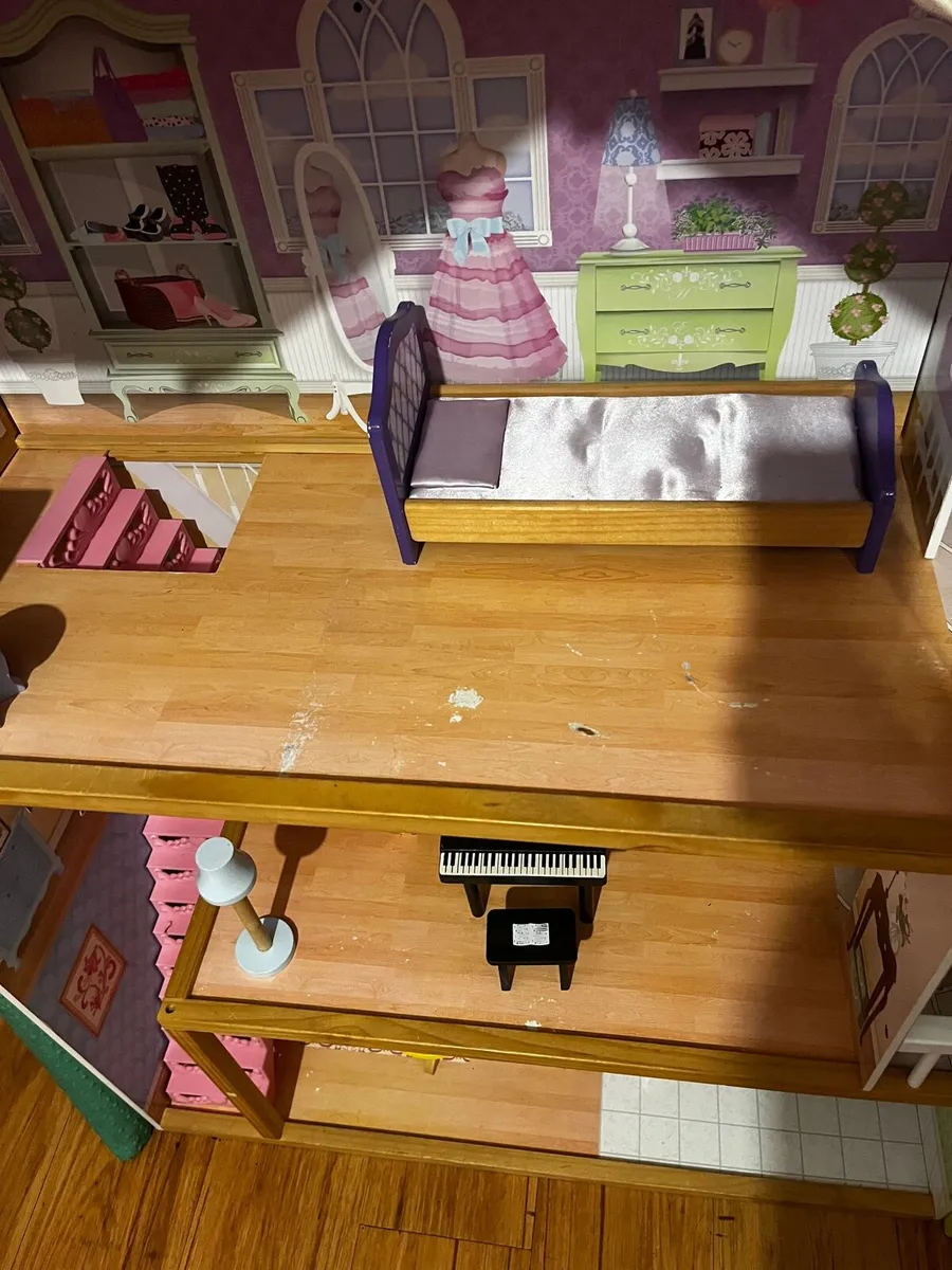 Doll house - Image 2