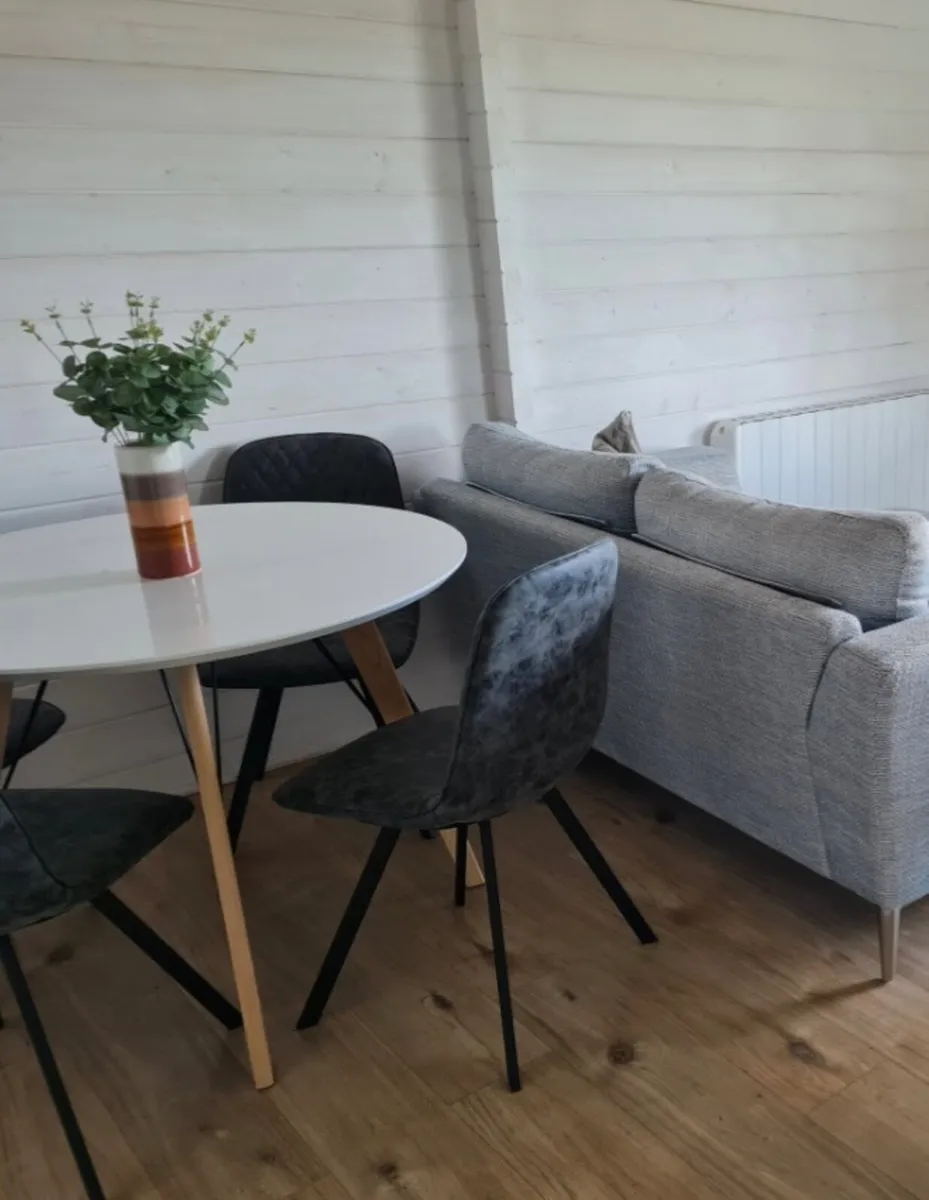 Dining table - Image 2