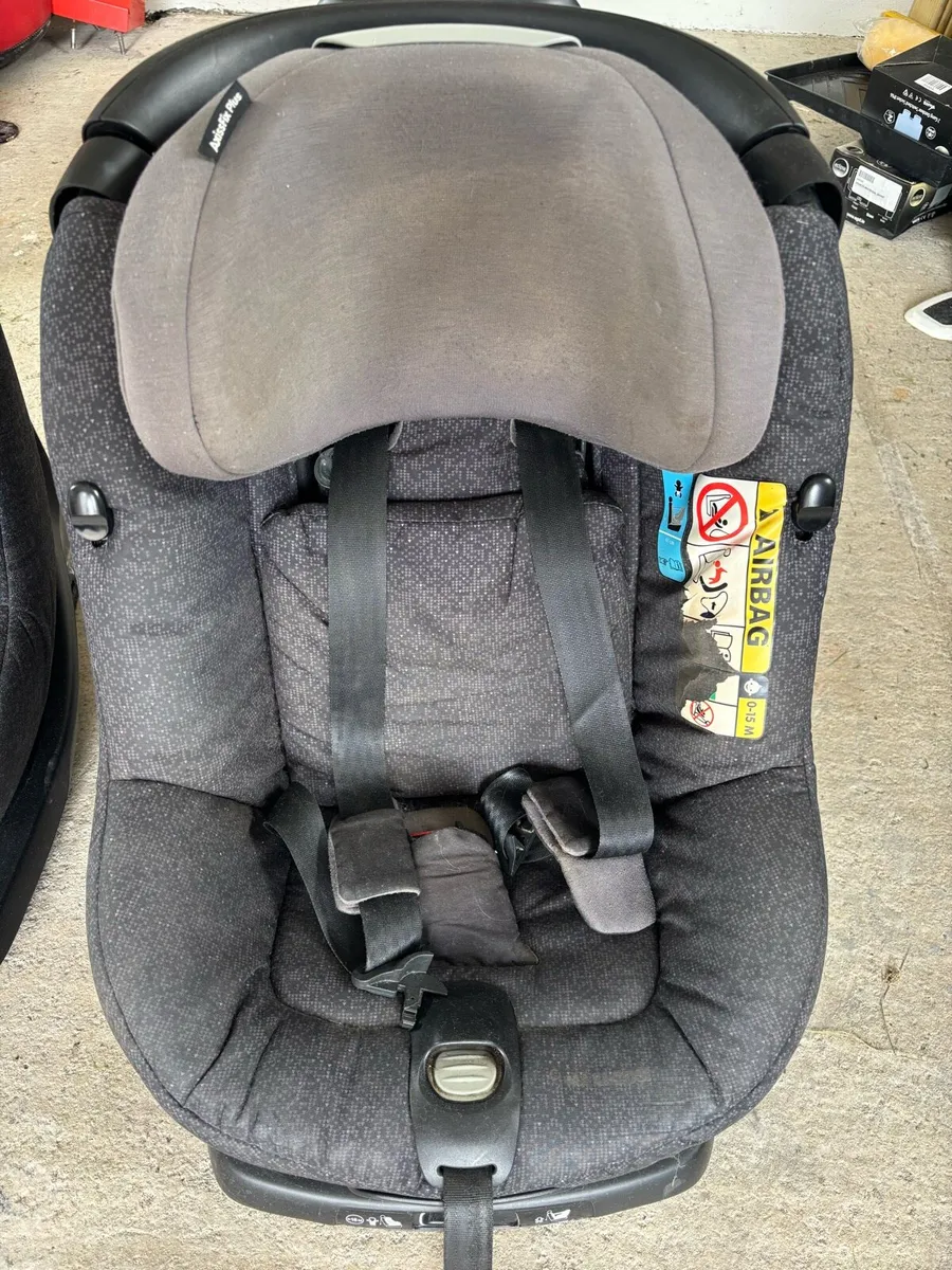 Maxi Cosi Axissfix Swivel Car Seat - Image 2