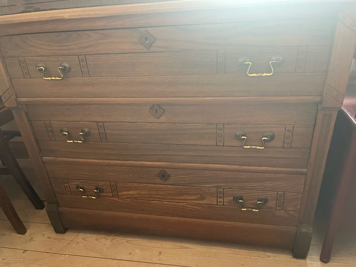 Chest of drawers