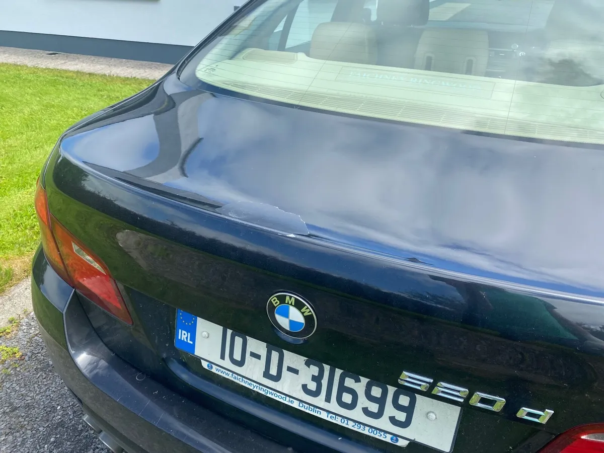 BMW 5-Series 2010 - Image 2