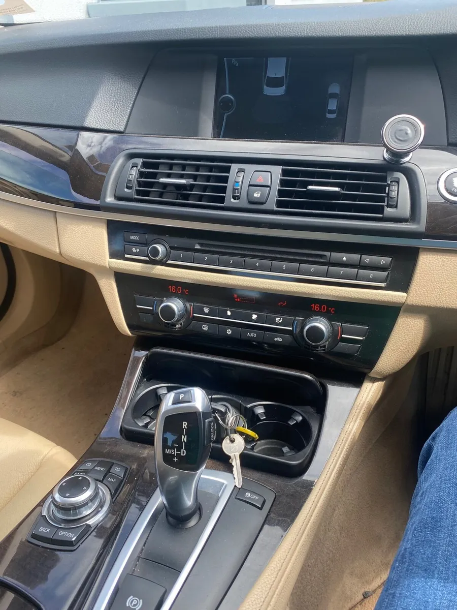 BMW 5-Series 2010 - Image 3