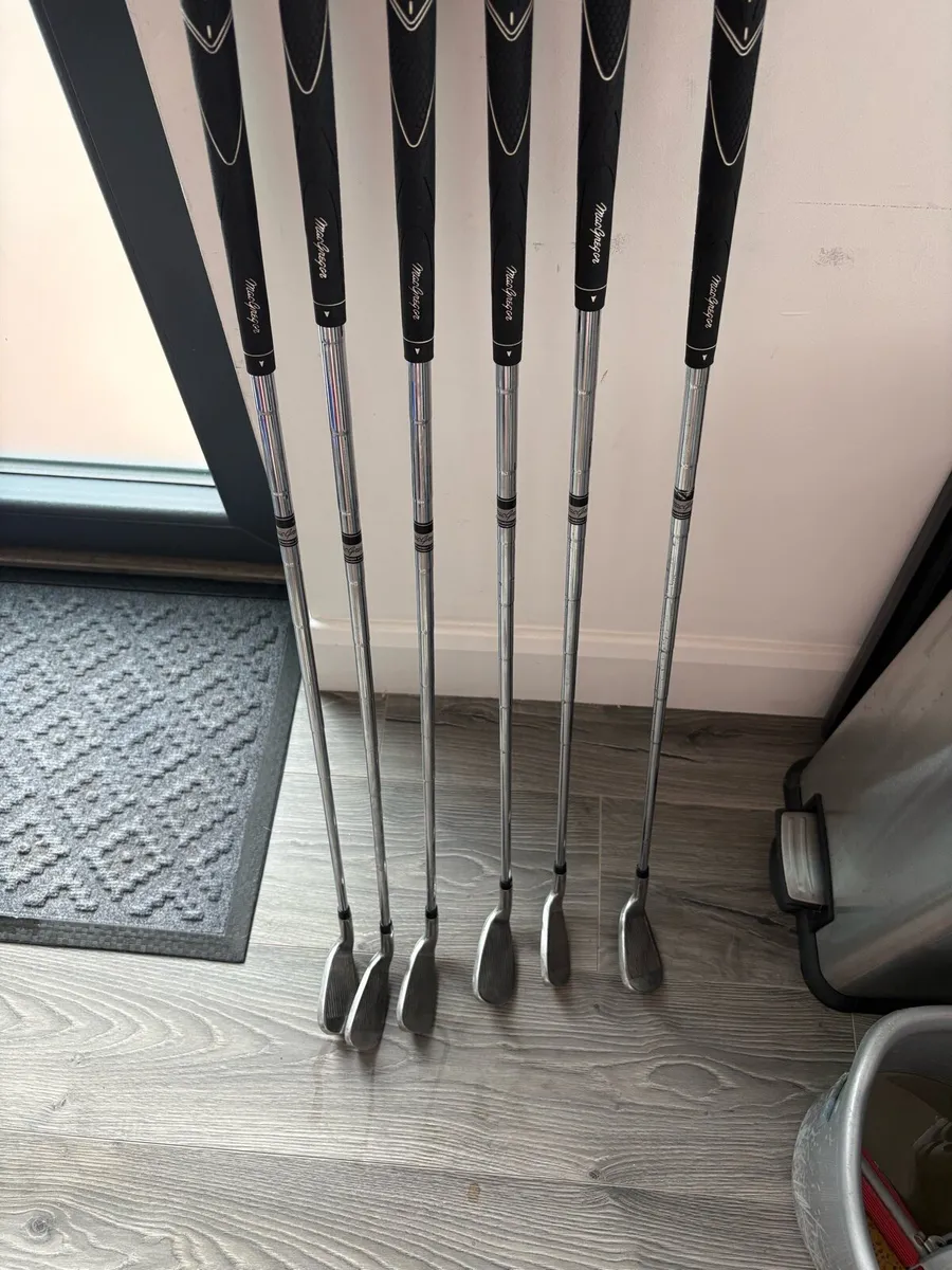 Golf irons - Image 1
