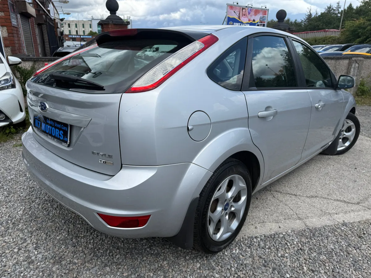 2011 Ford Focus  STYLE - Image 4