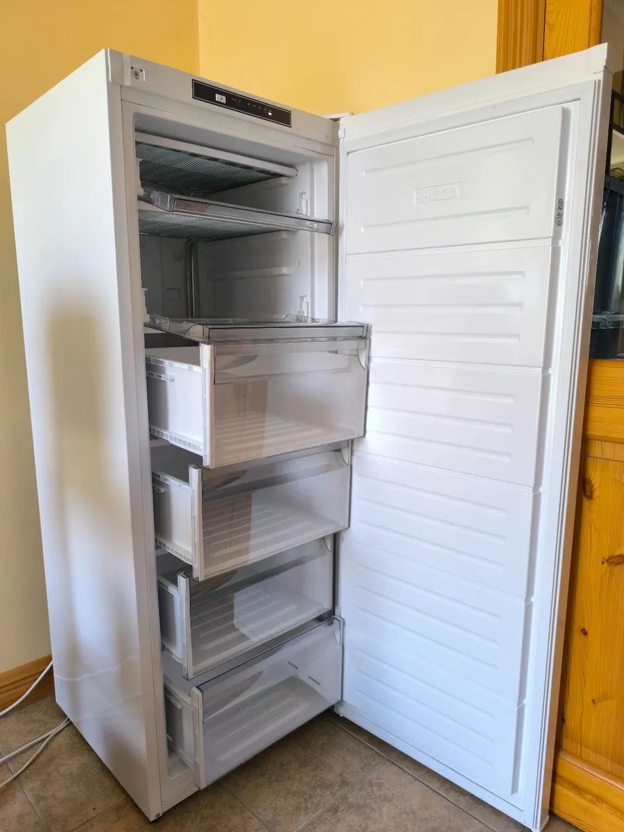 Nordmende Freestanding Tall Larder Freezer - Image 3