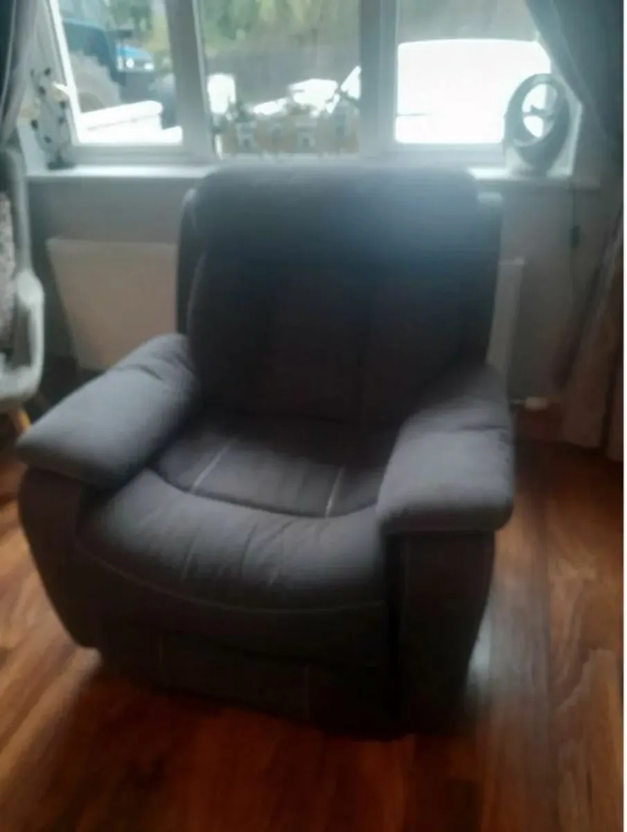 3 + 2 + 1 Recliners - Image 2