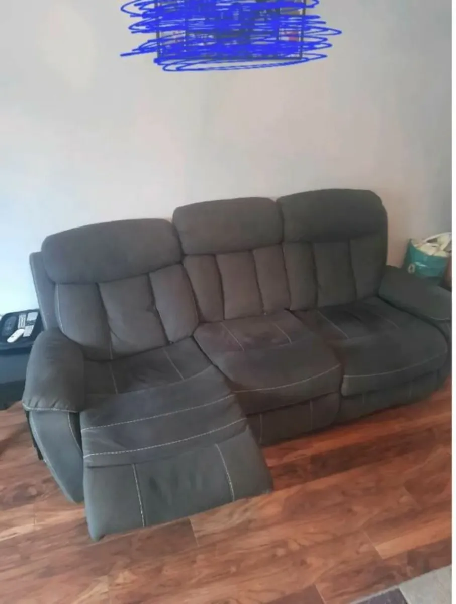 3 + 2 + 1 Recliners - Image 4
