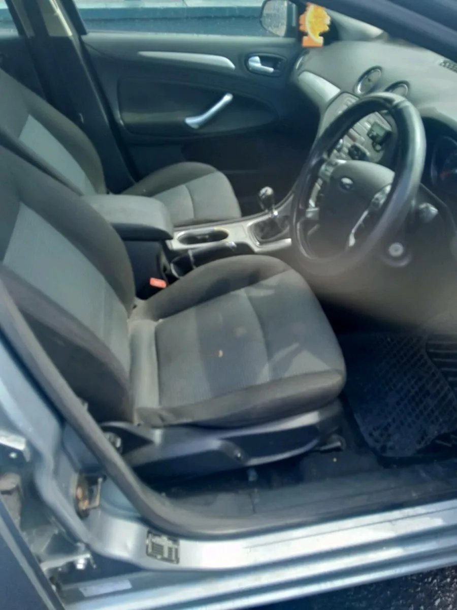 Car - Image 2