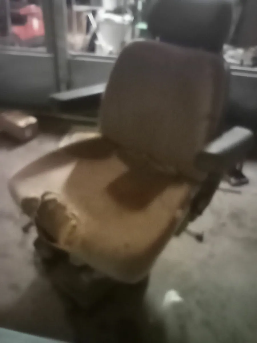 Genuine John Deere Grammer MSG 83 Seat - Image 2