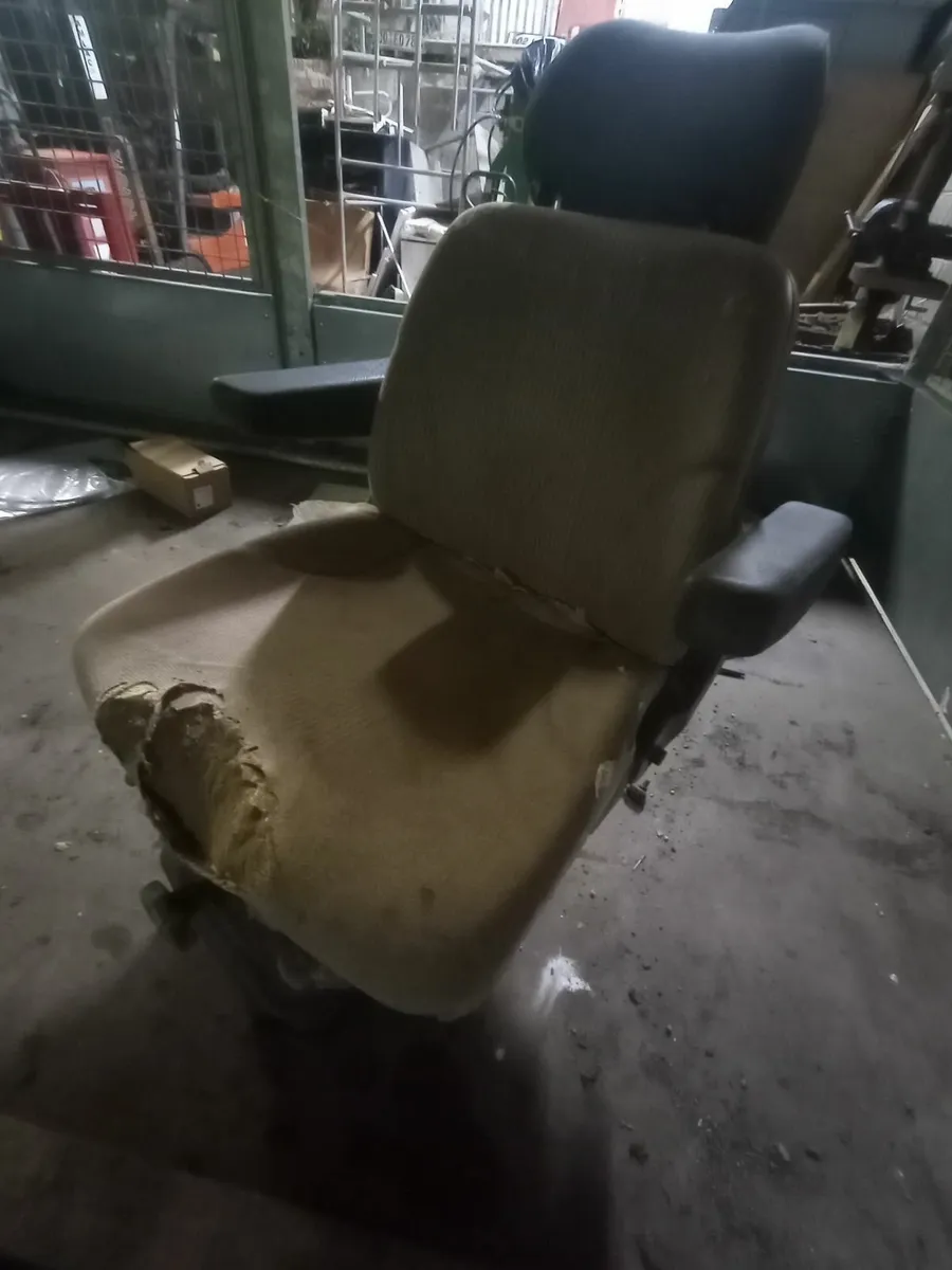 Genuine John Deere Grammer MSG 83 Seat - Image 3