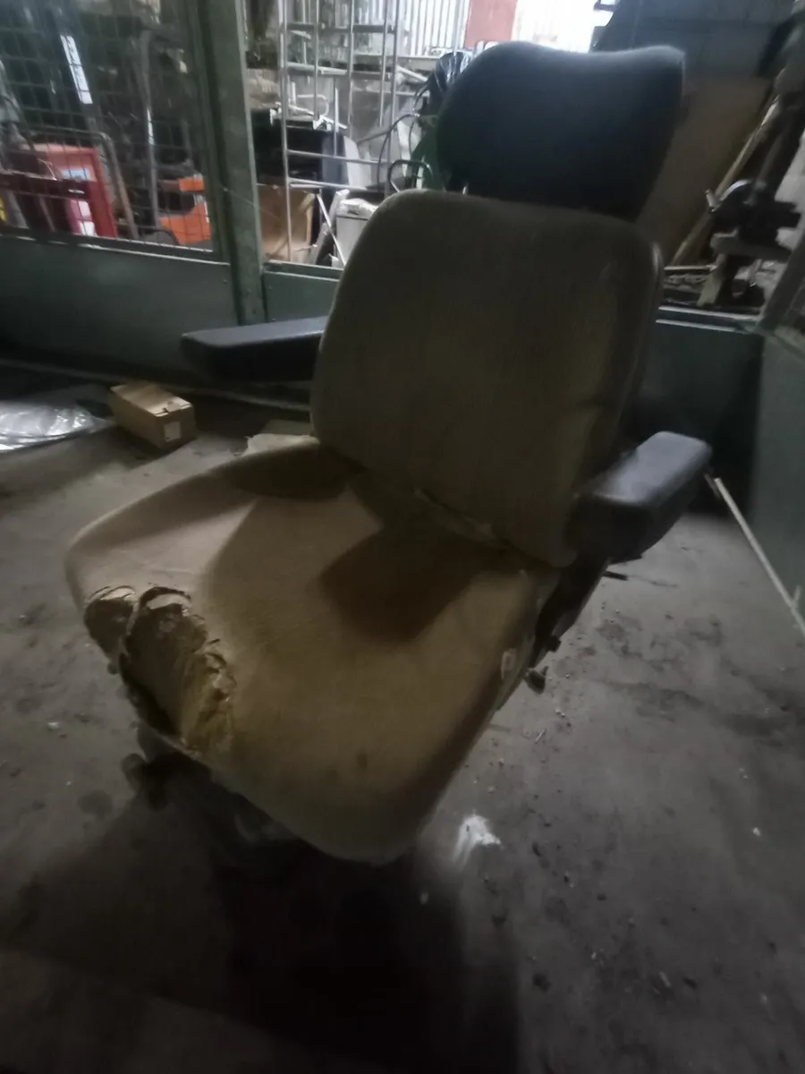 Genuine John Deere Grammer MSG 83 Seat - Image 4