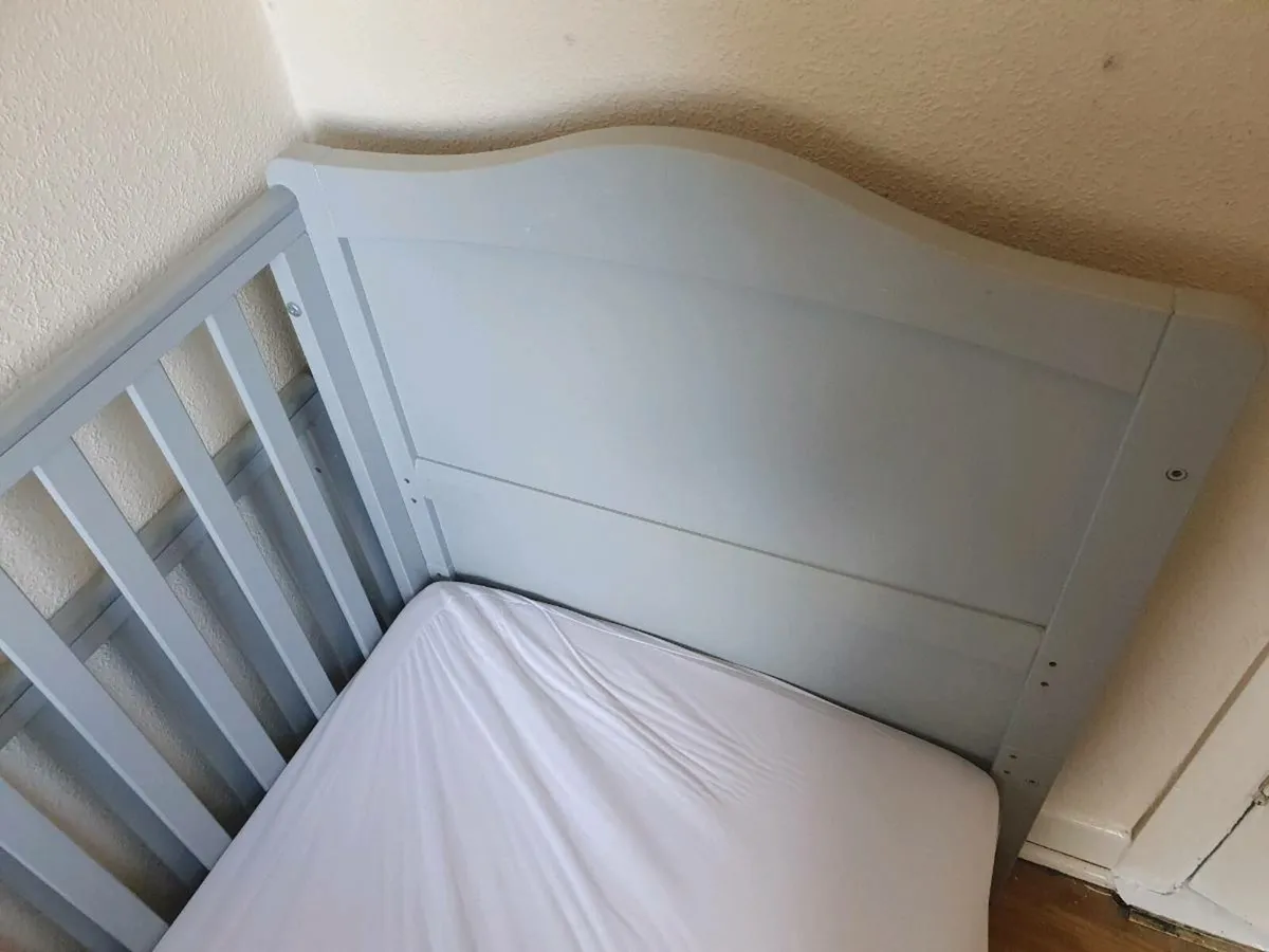 Used Sorrento Cotbed - Image 2