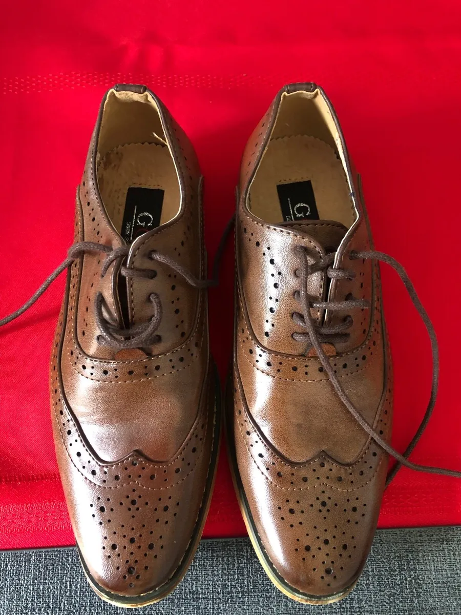 Boys shoes worn once like new size 1 €15 - Image 1