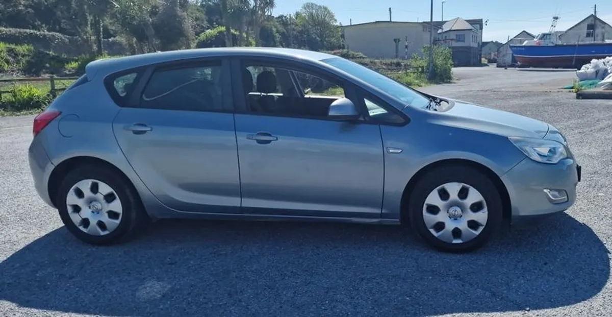 2011 Opel Astra - Image 3