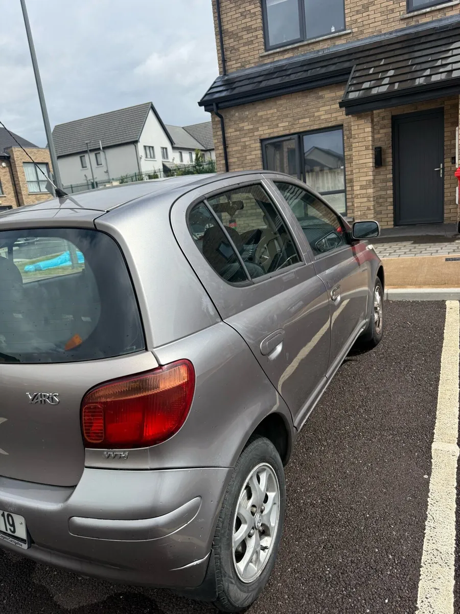 Toyota Yaris 2004 - Image 2