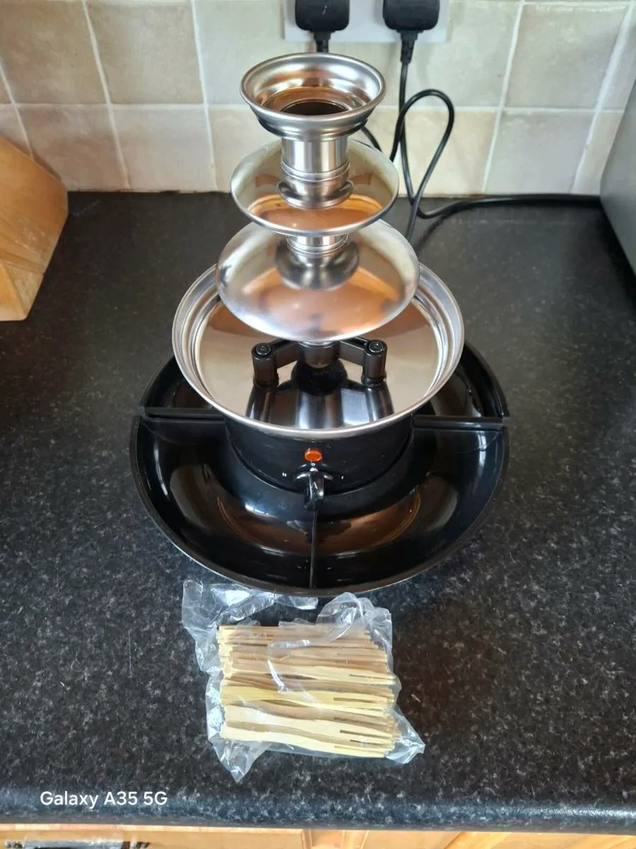 Chocolate fountain - Image 2