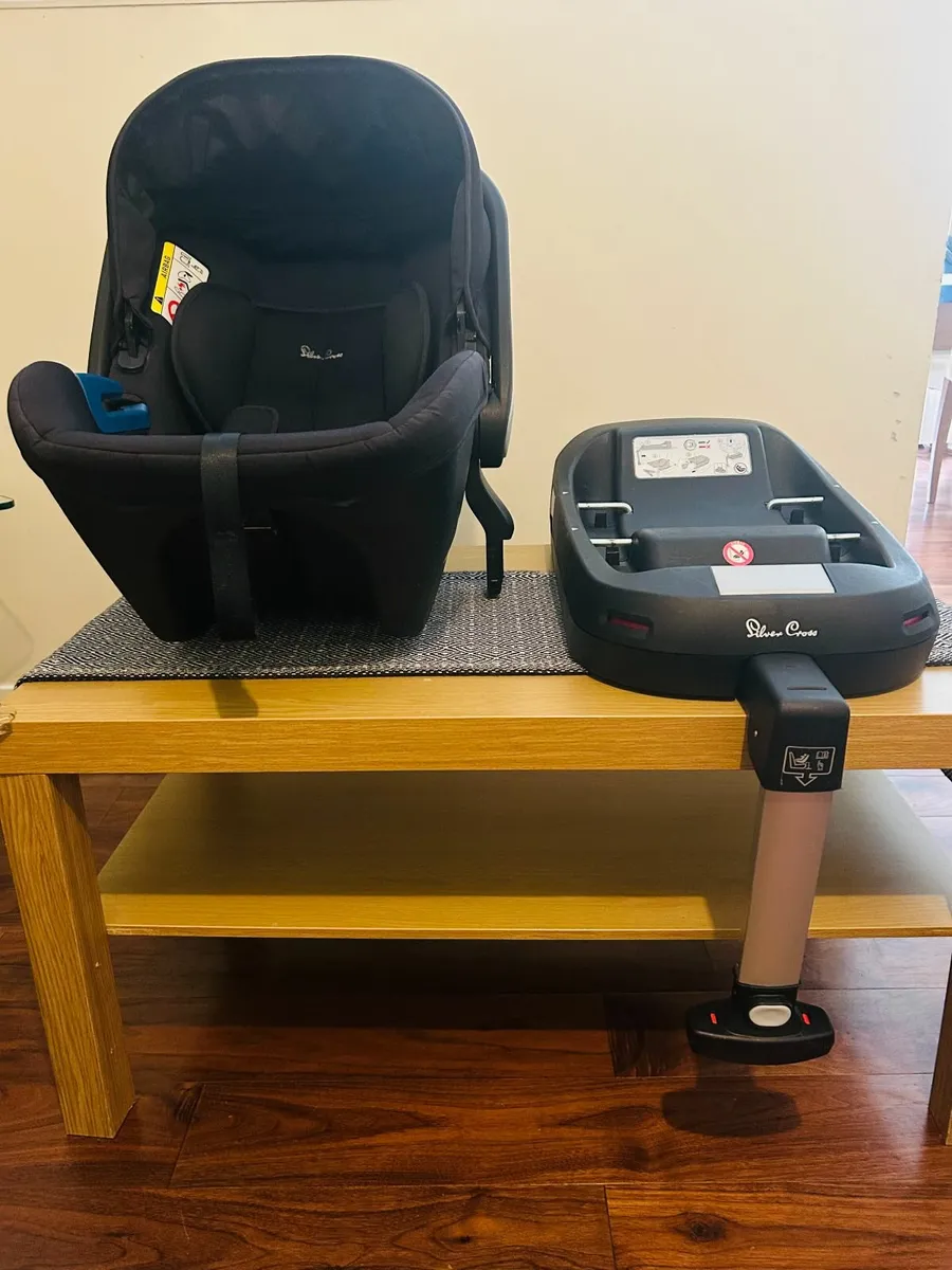 Silver Cross Simplicity Car Seat and Isofix Base - Image 2