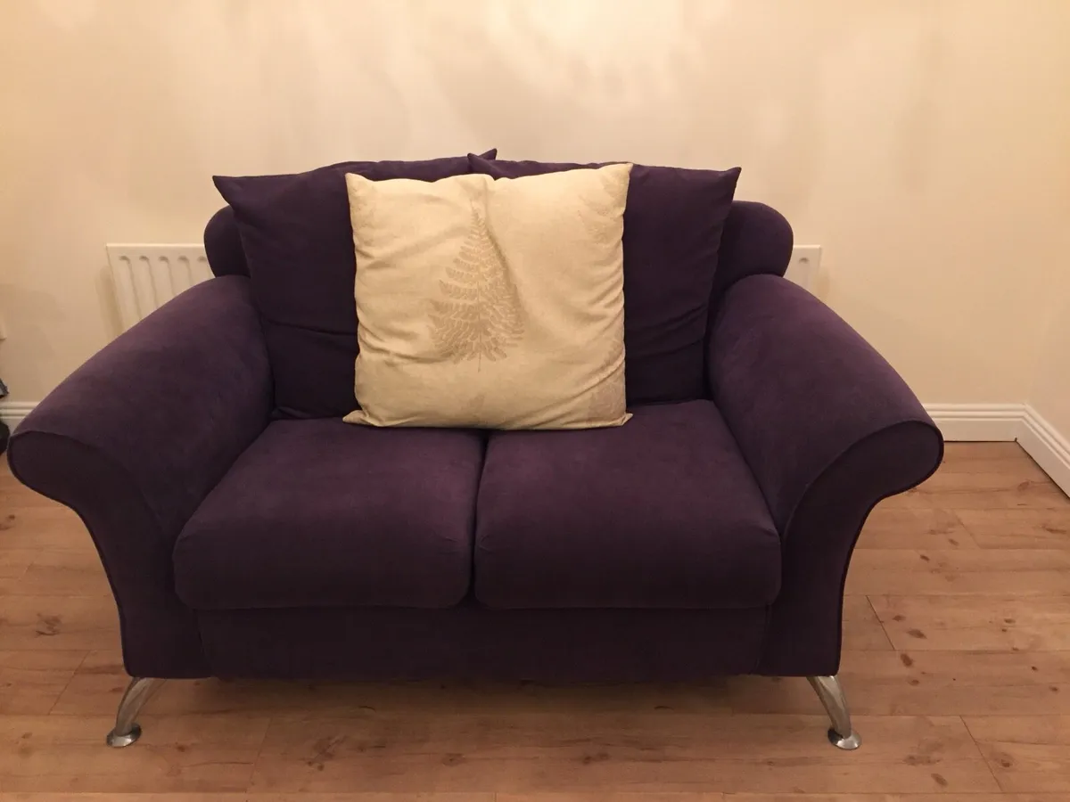 Suite of furniture - Image 1