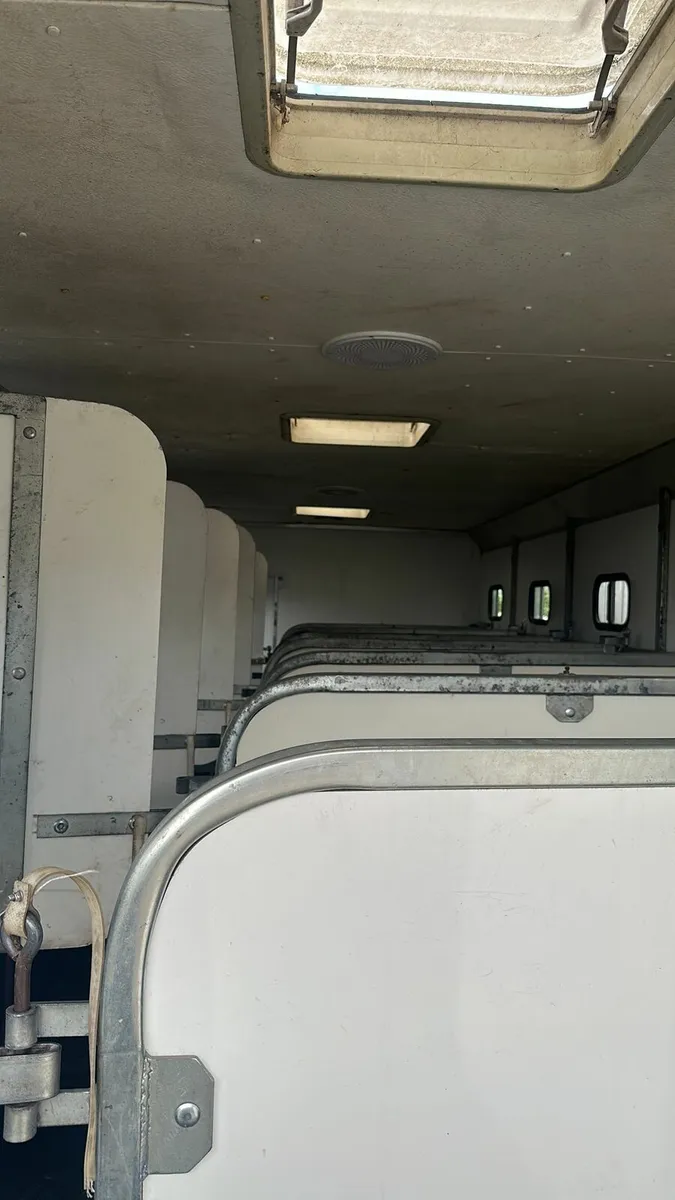 Scania 230 – 8 Horse Lorry - Image 2