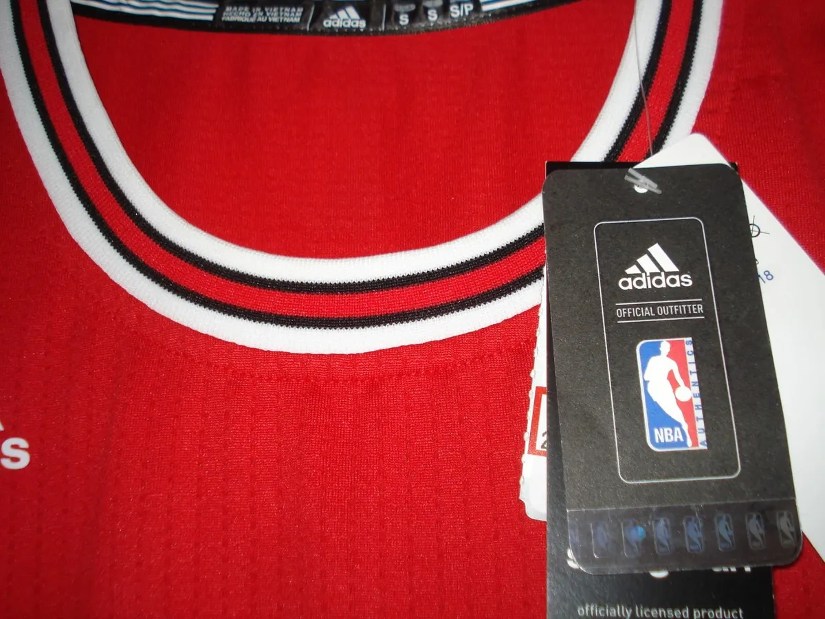 ADIDAS CHICAGO BULLS ROSE NBA JERSEY. SMALL. - Image 4