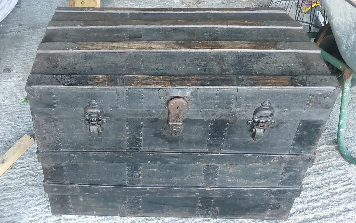 Antique steamer storage trunk - Image 4