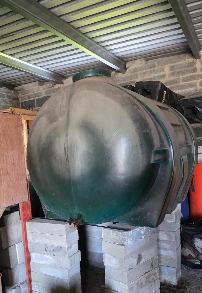 Oil tank