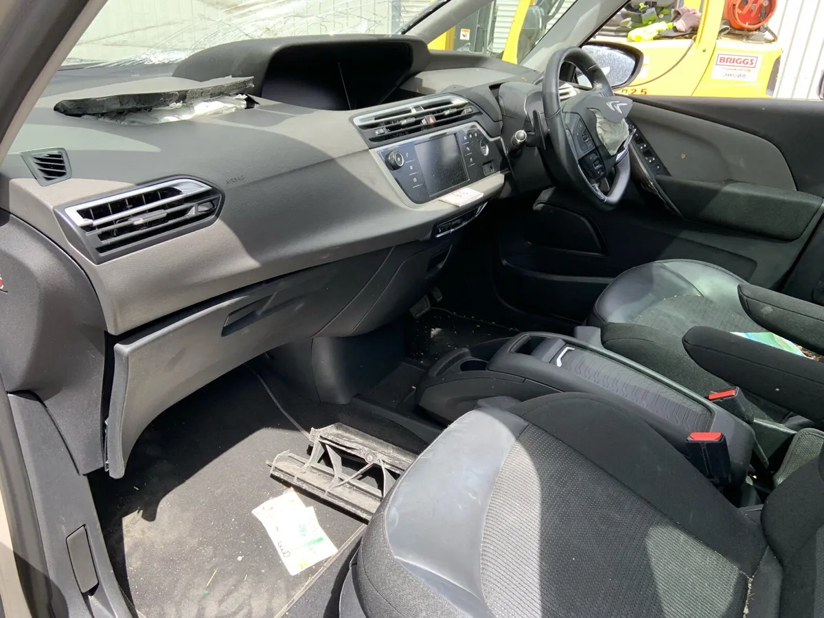 2022 Citroen c4 space tourer 7 seater - Image 4