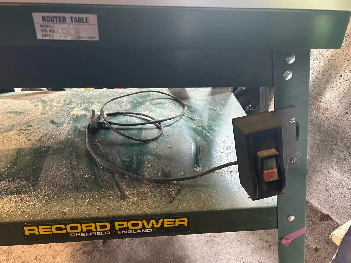 Router table +quality Dewalt router - Image 3