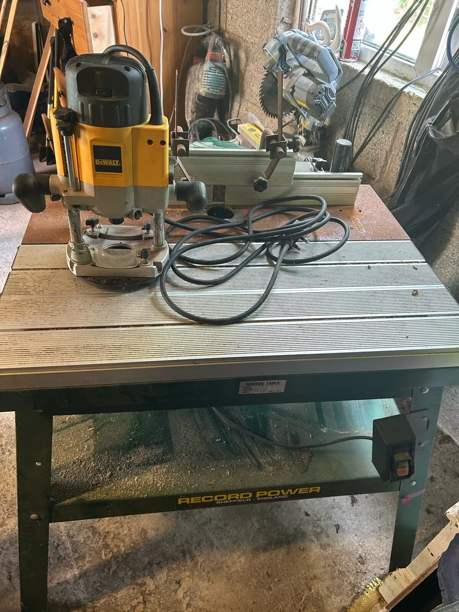 Router table +quality Dewalt router - Image 4