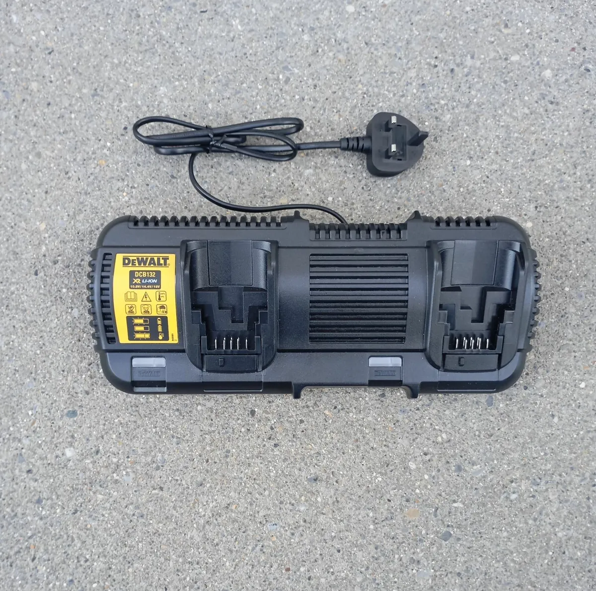 DeWalt Dual Charger and 4ah Batteries (New) - Image 2