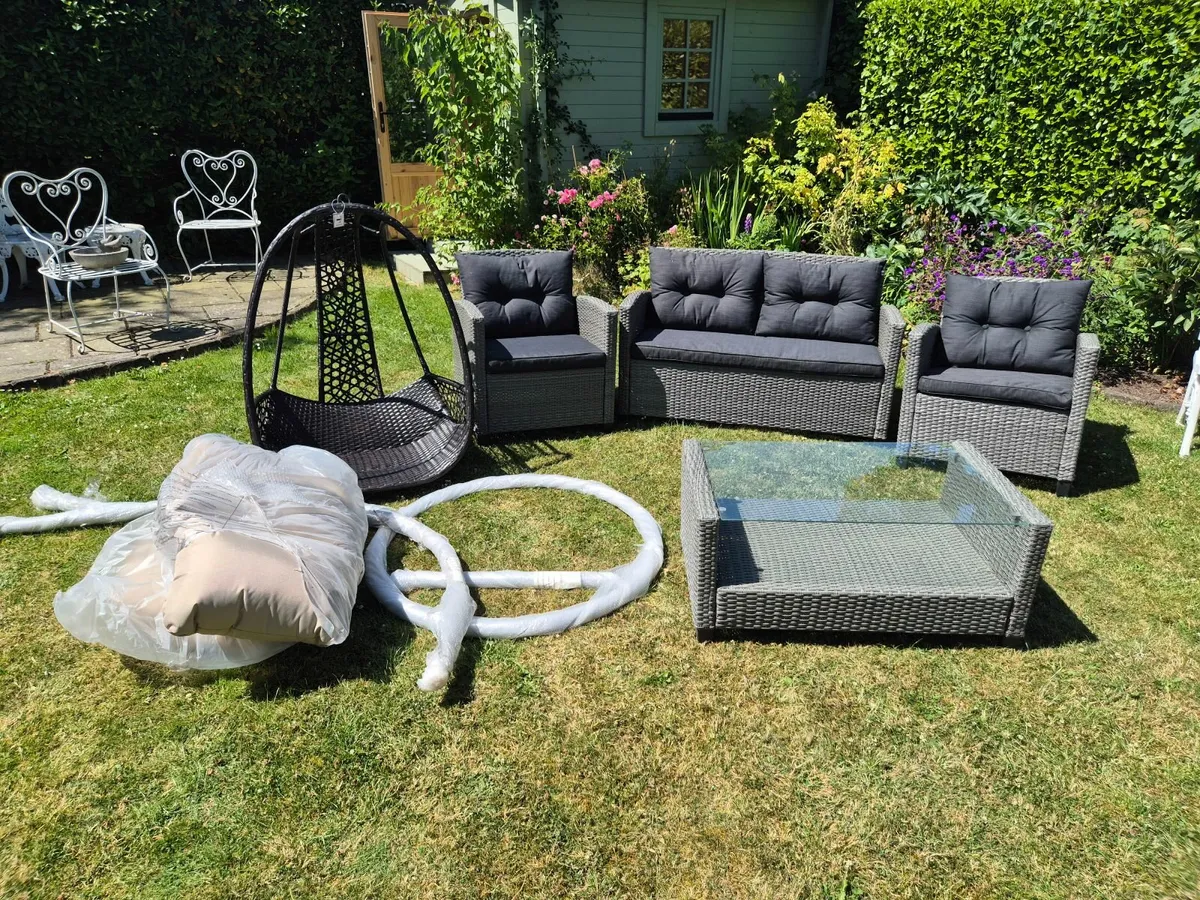 Garden furniture - Image 1