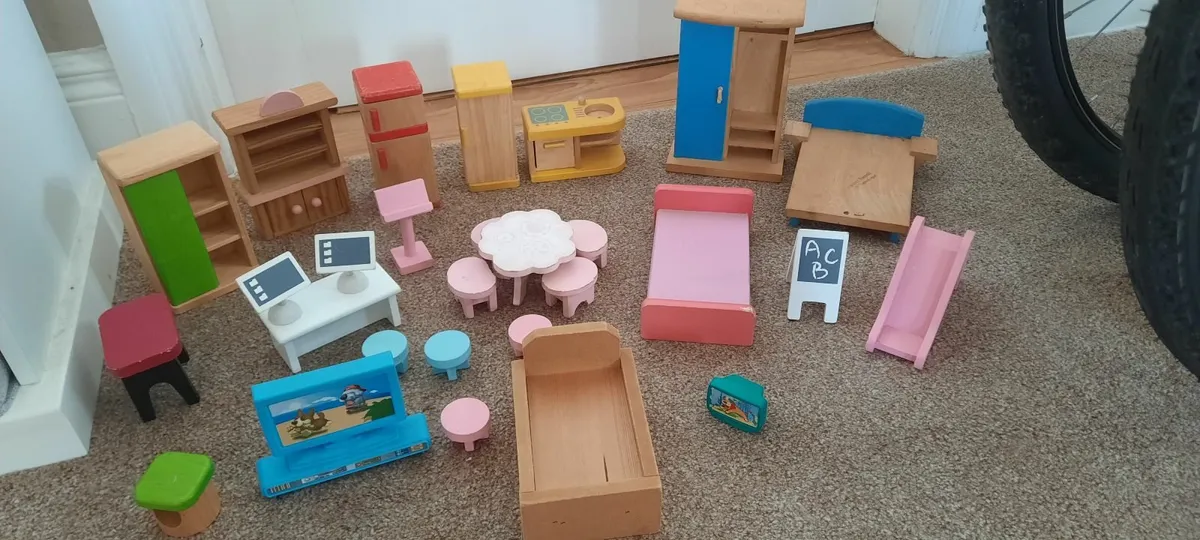 Wooden dolls house furniture - Image 1