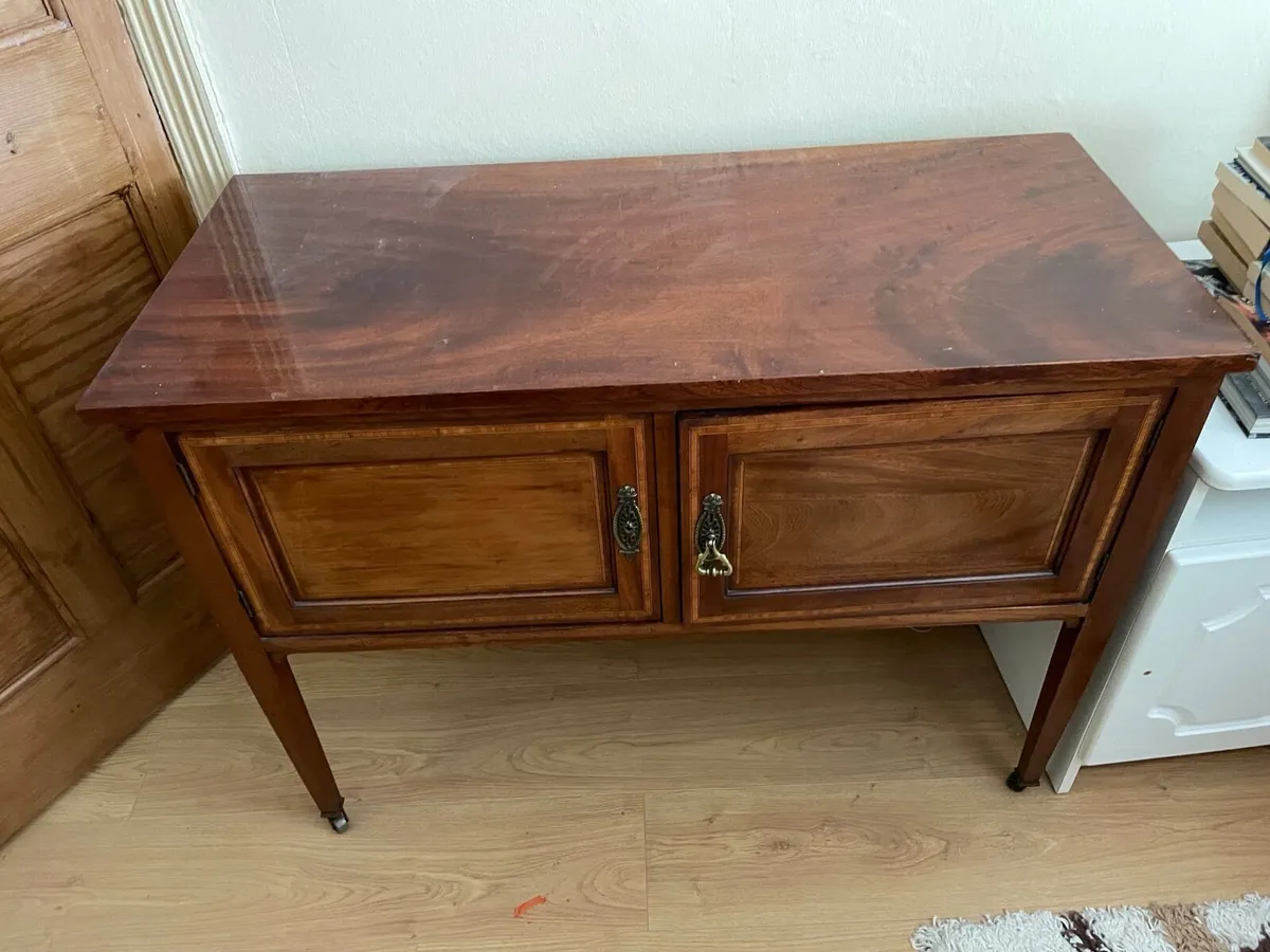 Wardrobes and bedroom set - Image 4