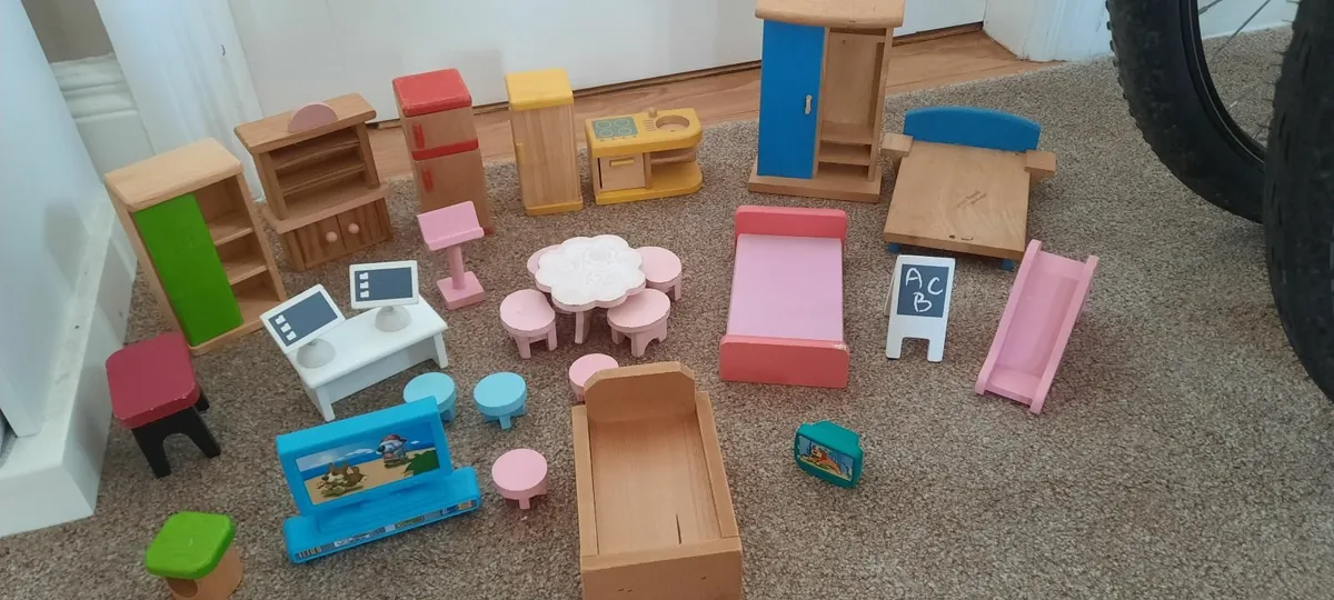 Wooden dolls house furniture - Image 3