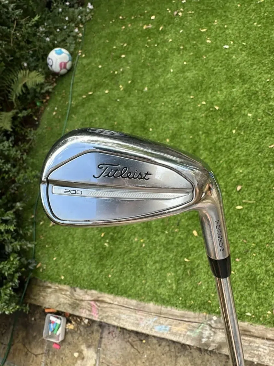 Titleist T200 2023 4-PW KBS Tour Stiff Shaft Pure - Image 2