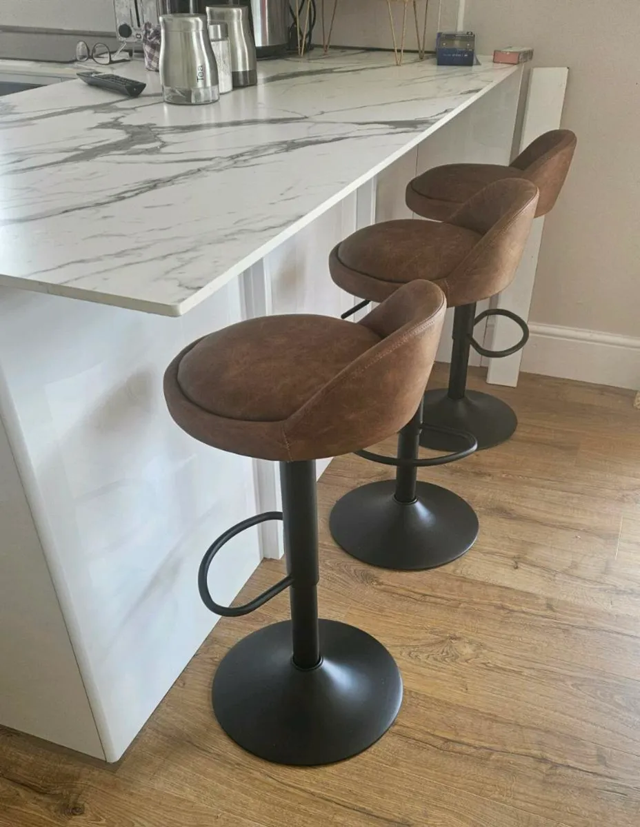 Bar stool - Image 2