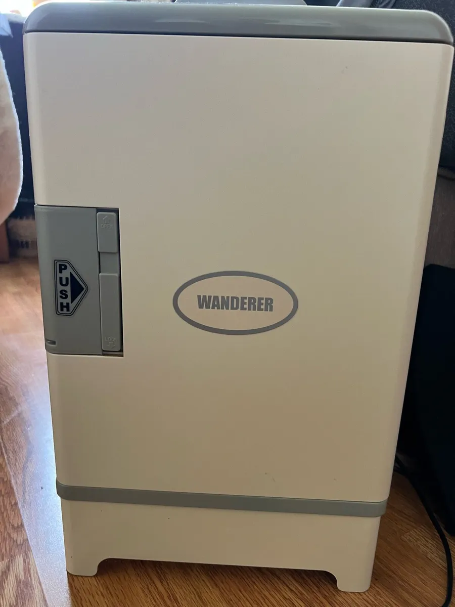 Mini fridge - Image 1